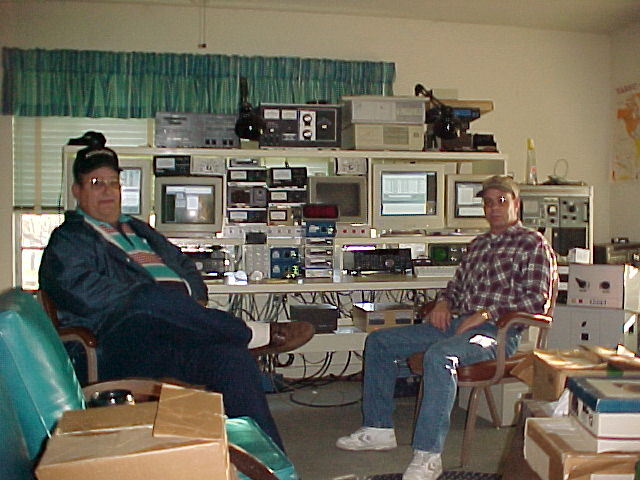 Ron, K5DJ, and Don, AA5AU, during the 2000 BARTG HF RTTY Contest.