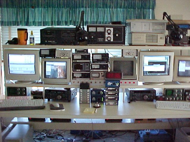 Ron used his Kenwood TS-850 (left) and I used my Kenwood TS-870 (right) at the W5KFT station in central Texas.